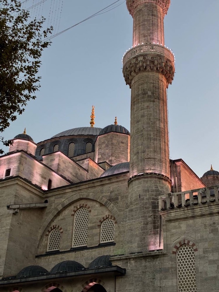 Mosque in Sultanahmet at dusk